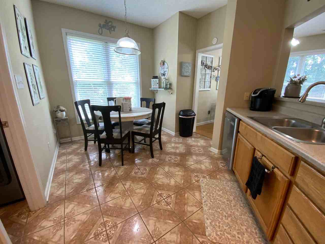 548 Raintree Rd - Photo 5 of 15