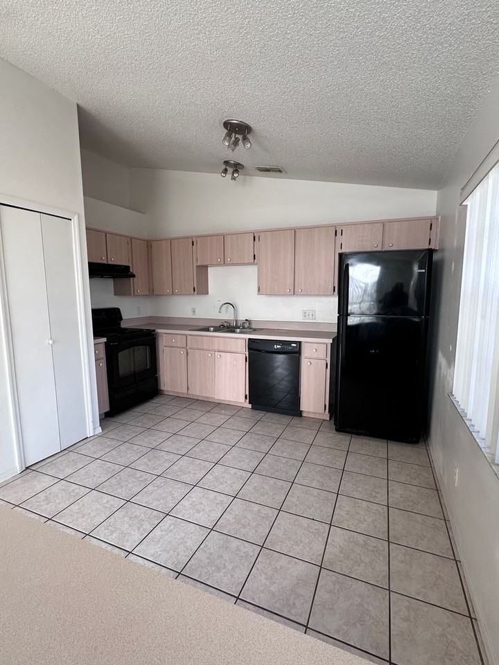 3036 Patel Dr - Photo 2 of 10