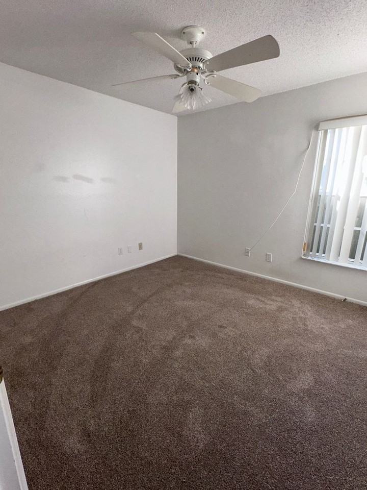 3036 Patel Dr - Photo 6 of 10