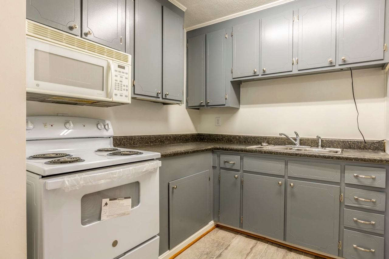 223 Stribling Ave #B - Photo 4 of 50