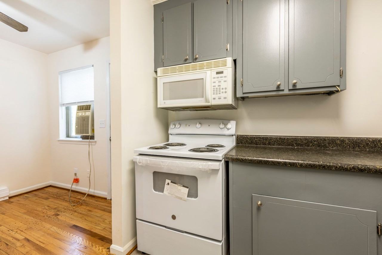 223 Stribling Ave #B - Photo 5 of 50