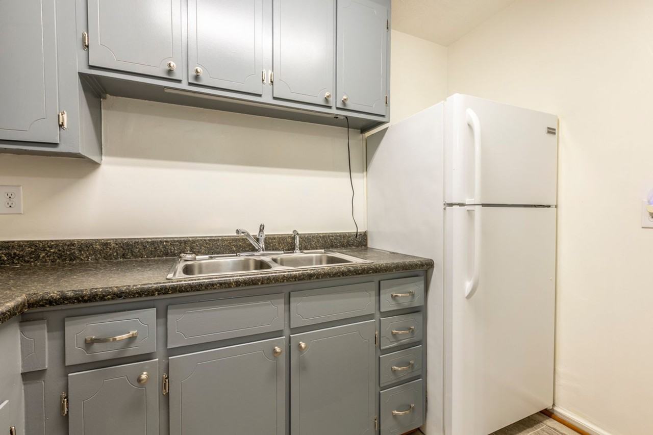 223 Stribling Ave #B - Photo 6 of 50