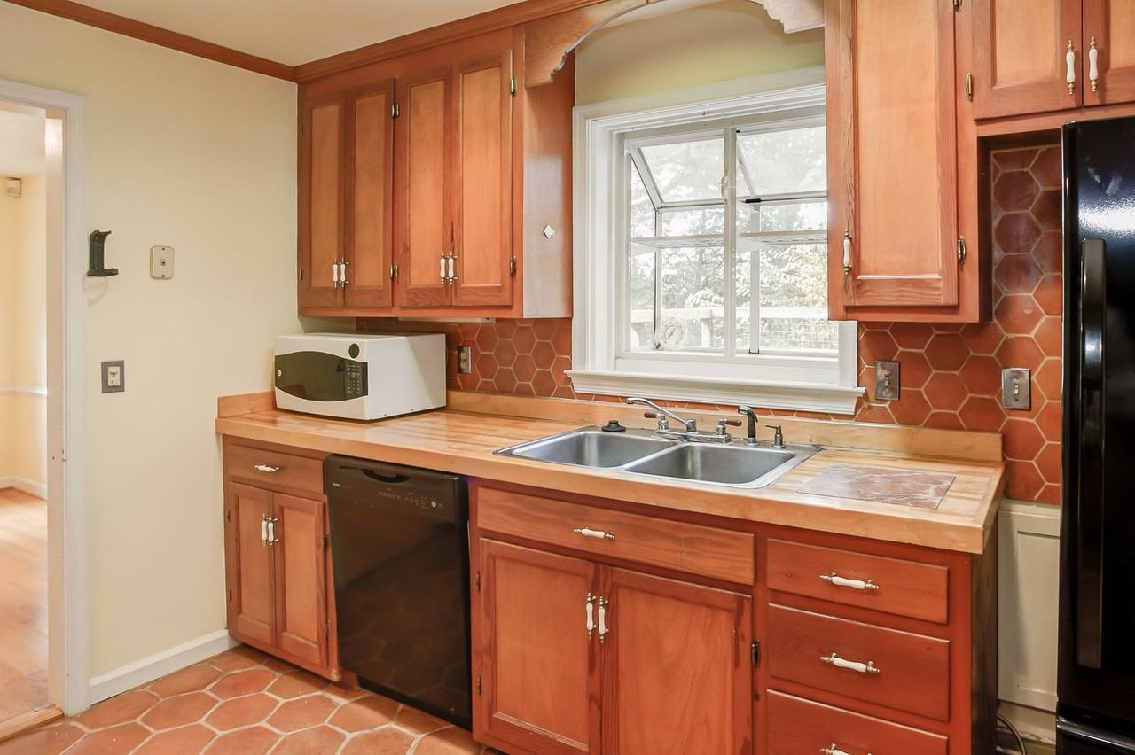 1710 Milton Rd - Photo 7 of 20