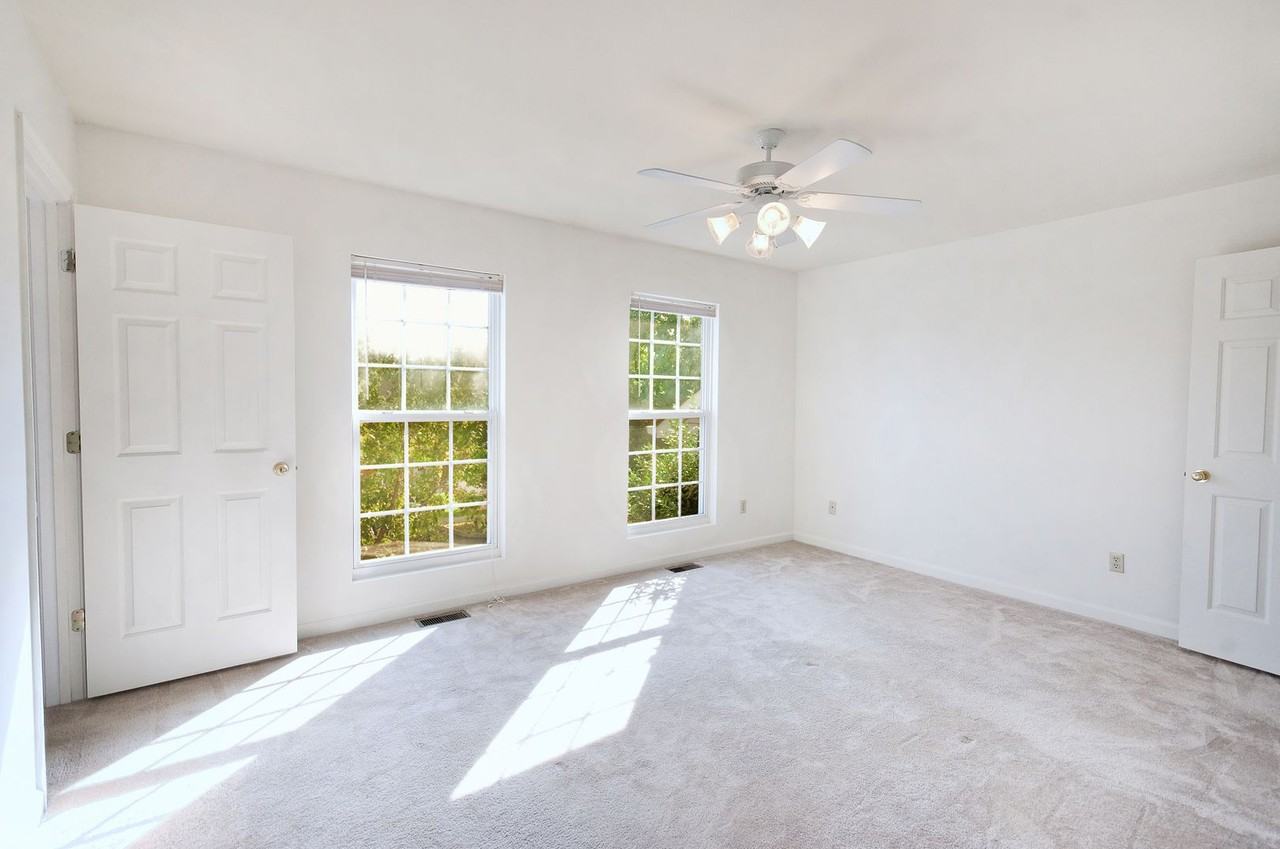 119 Waterbury Ct - Photo 2 of 18