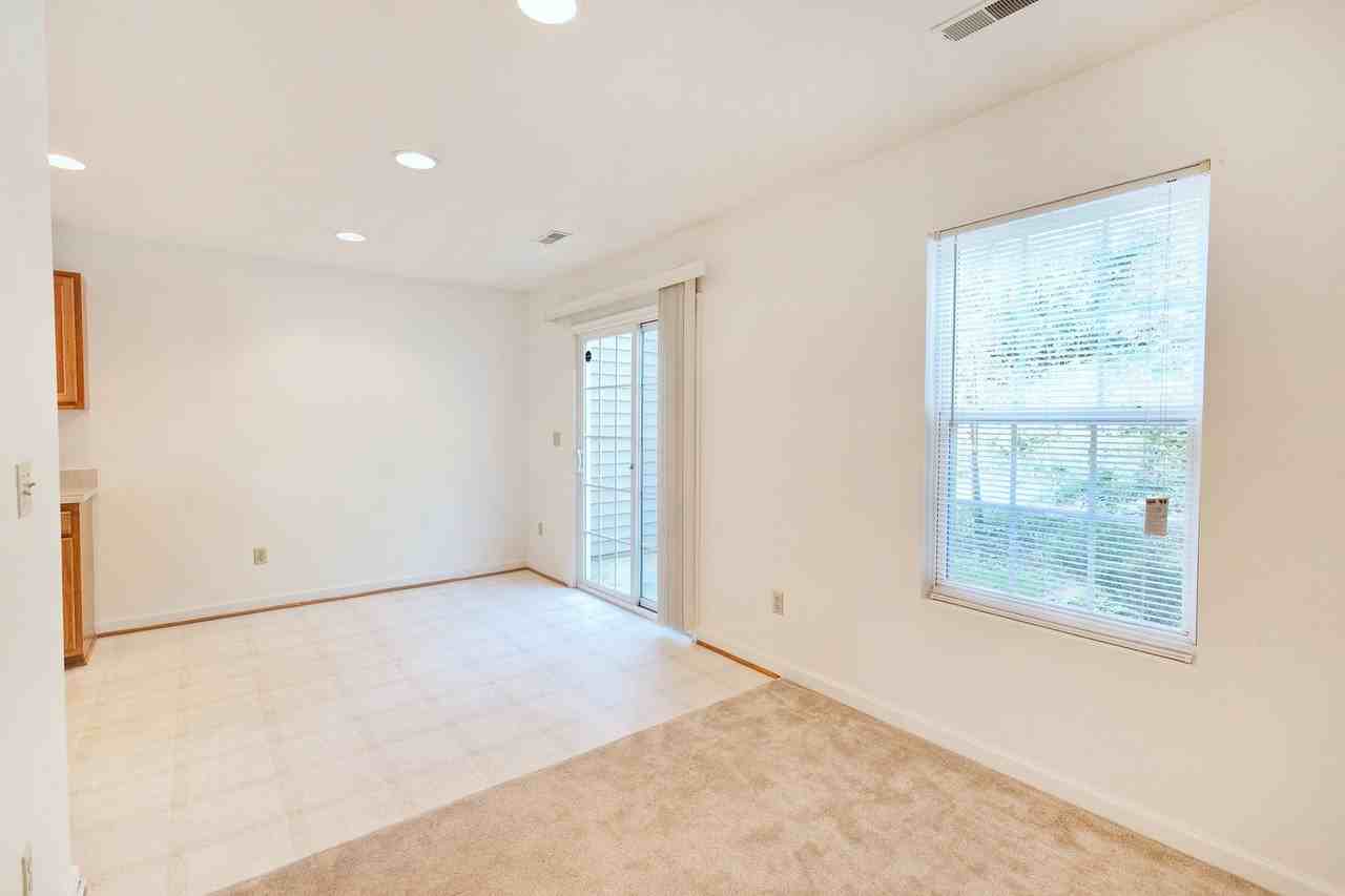 119 Waterbury Ct - Photo 6 of 18