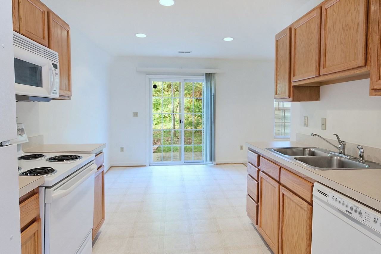 119 Waterbury Ct - Photo 7 of 18