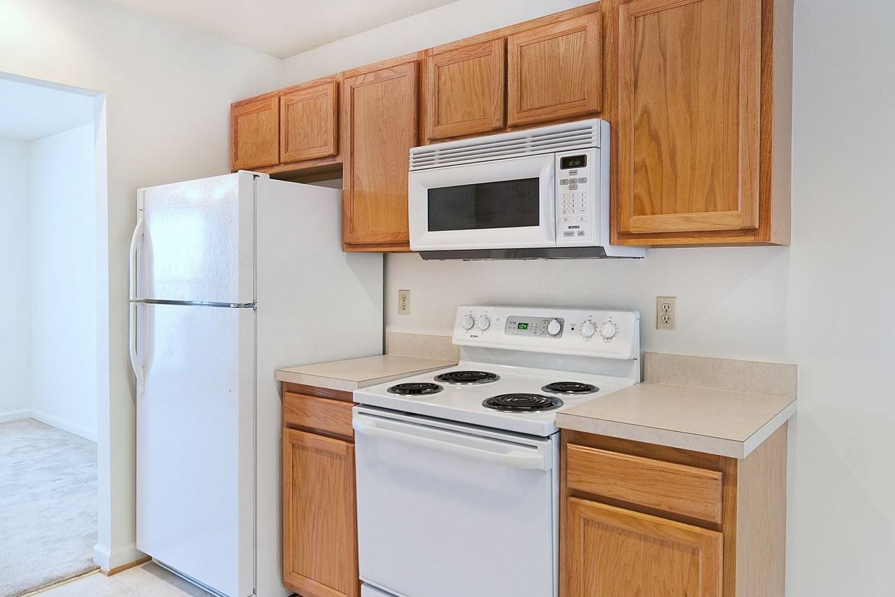 119 Waterbury Ct - Photo 3 of 18