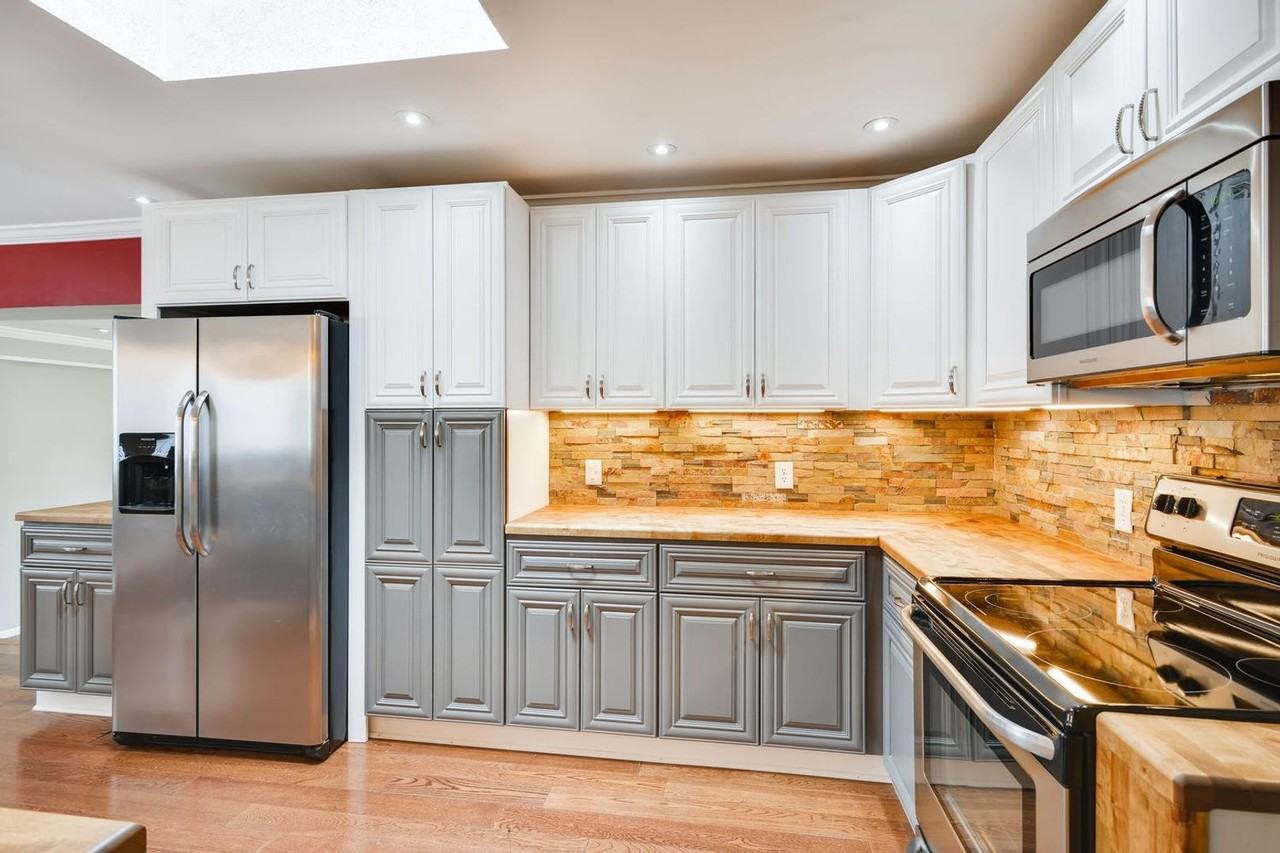 3250 E Parade Cir - Photo 3 of 12