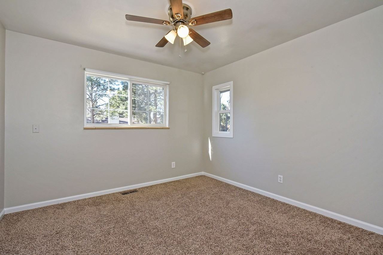 3250 E Parade Cir - Photo 6 of 12