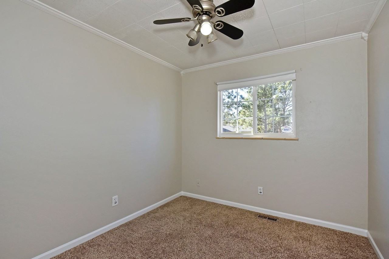 3250 E Parade Cir - Photo 7 of 12