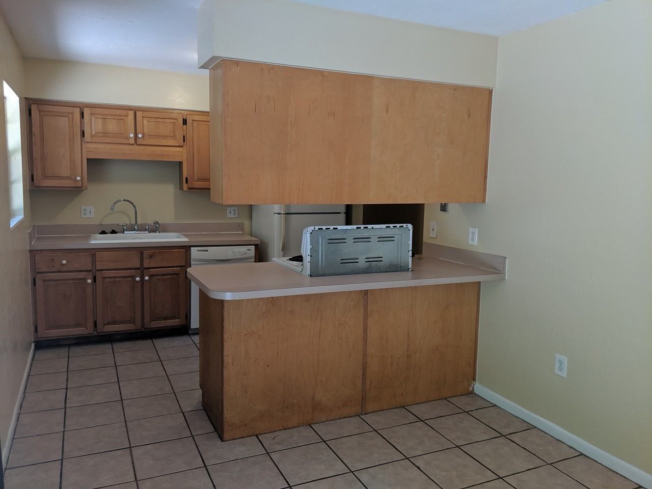 2360 W University Ave - Photo 5 of 20