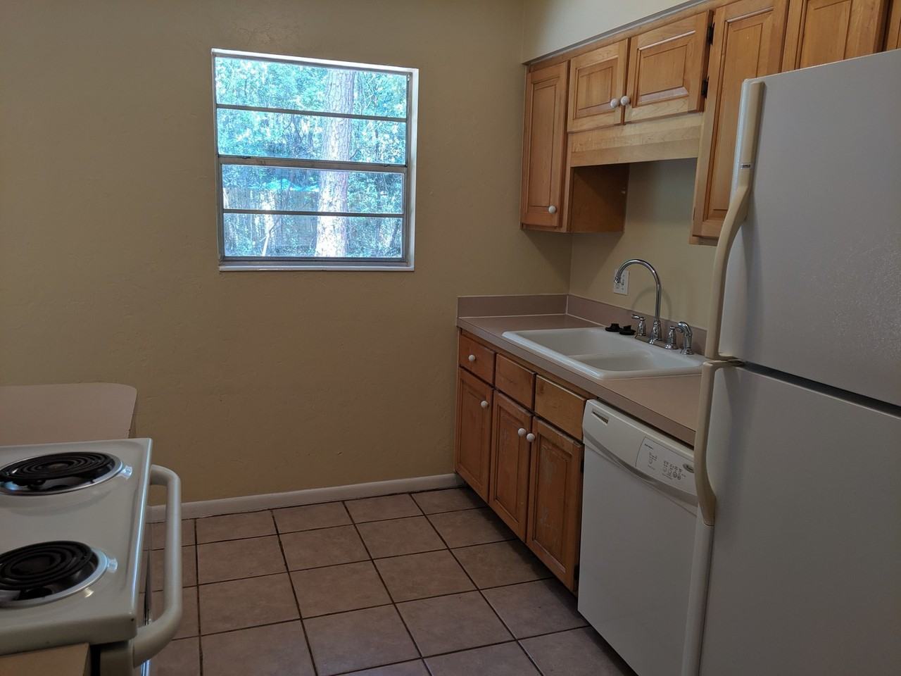 2360 W University Ave - Photo 7 of 20