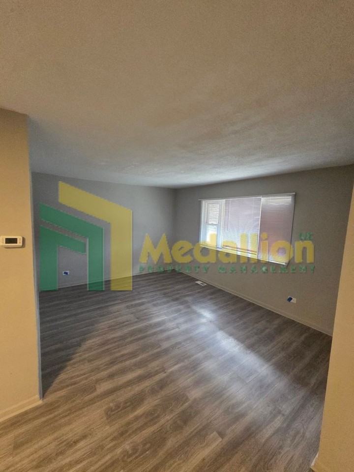 10635 S Cottage Grove Ave - Photo 2 of 20