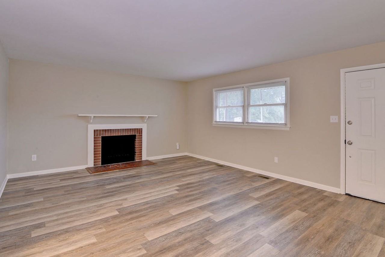 485 Colony Rd - Photo 5 of 29