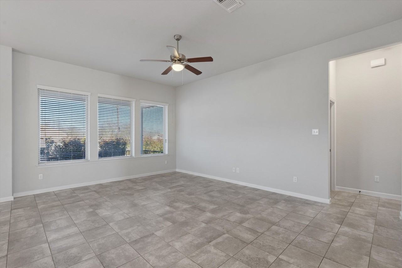 221 Bridgestone Way - Photo 4 of 27