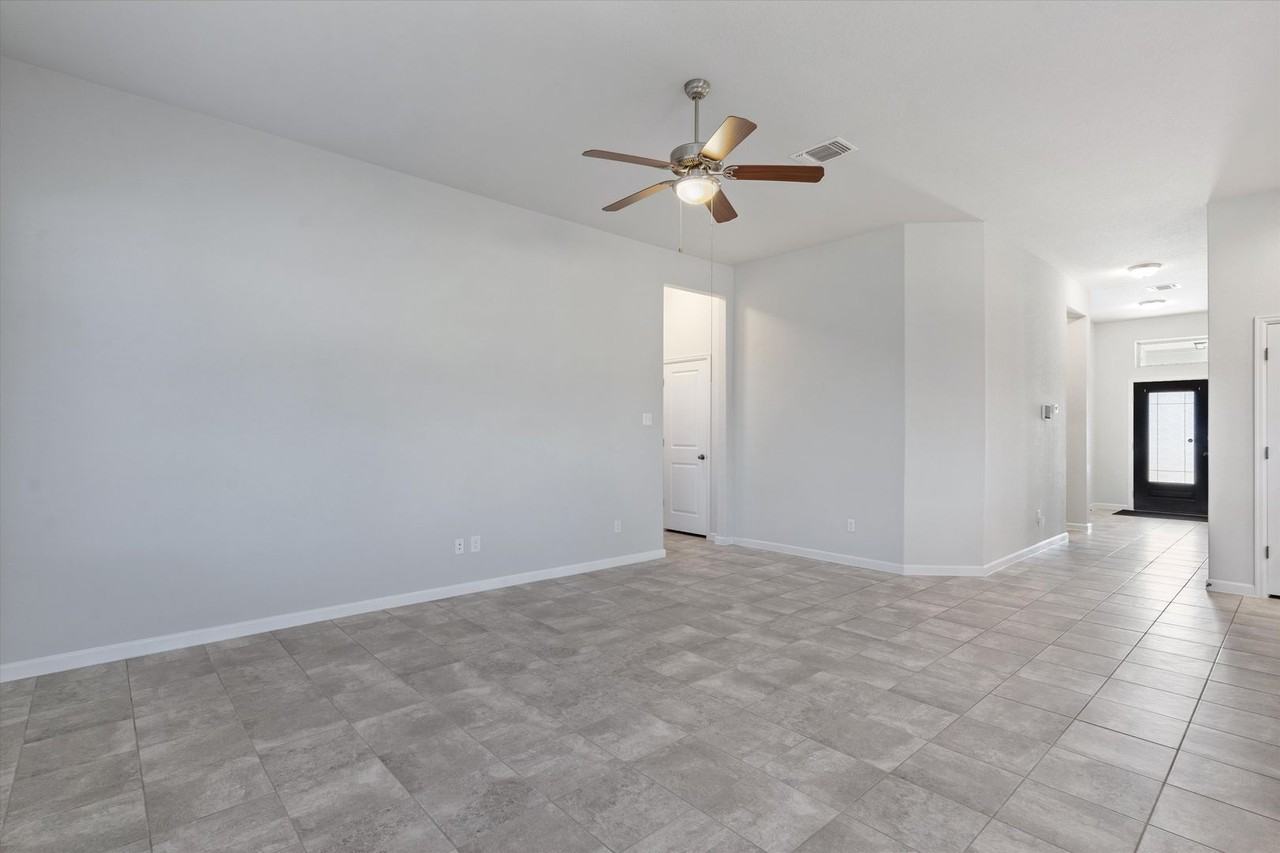 221 Bridgestone Way - Photo 6 of 27