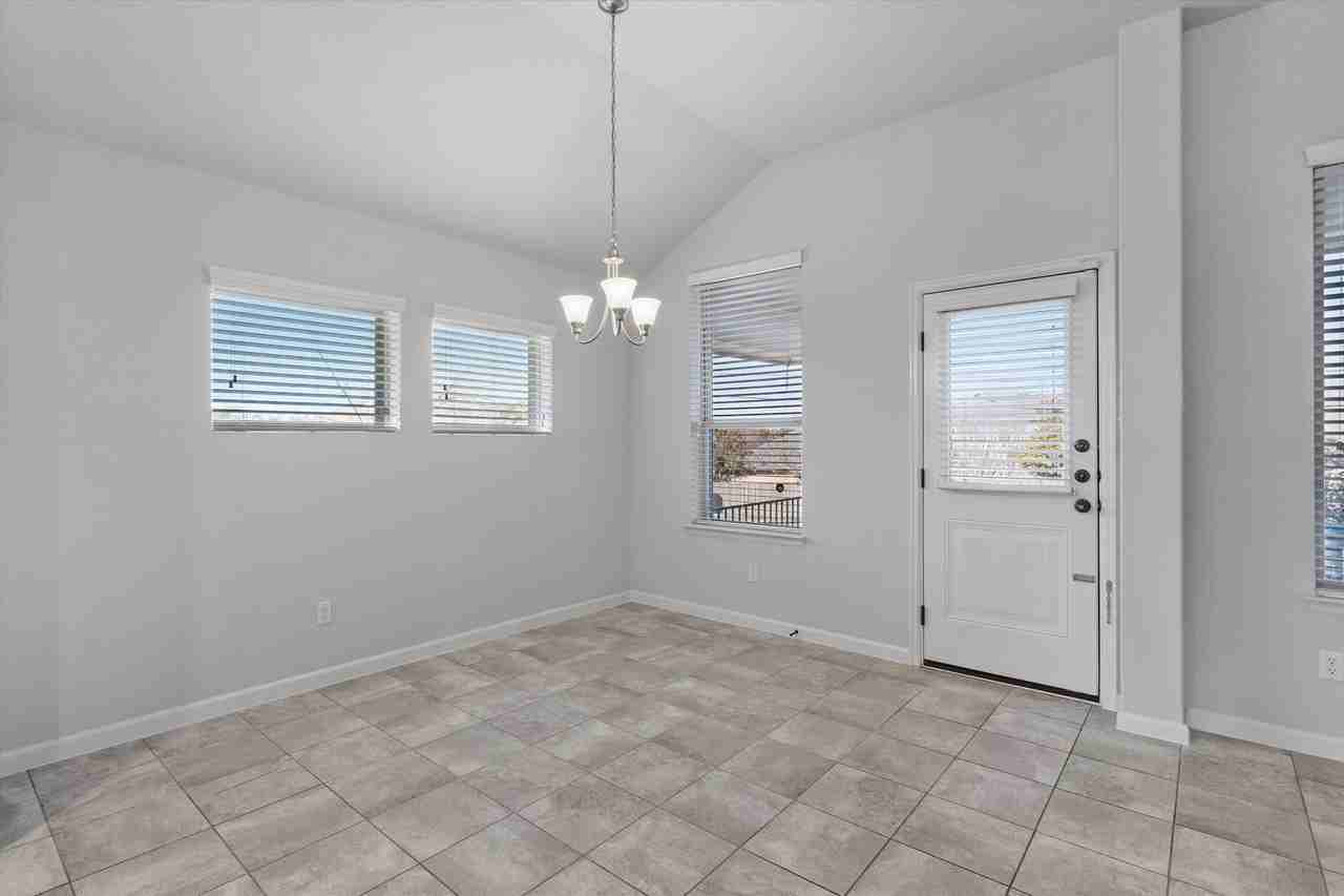 221 Bridgestone Way - Photo 7 of 27