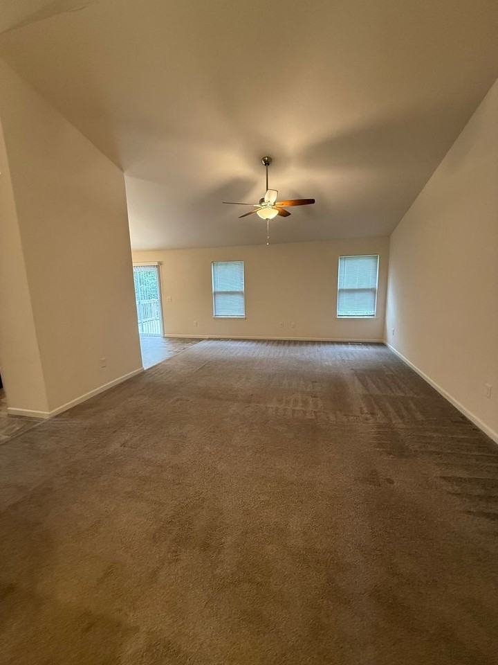 401 Spring Valley Run - Photo 3 of 23