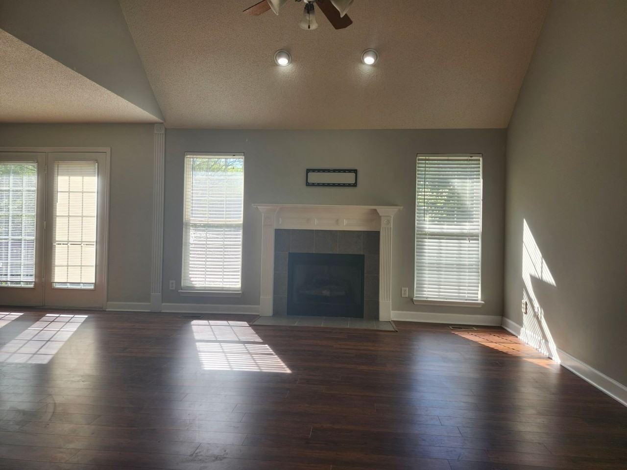 6031 Gibbs Ln - Photo 6 of 23