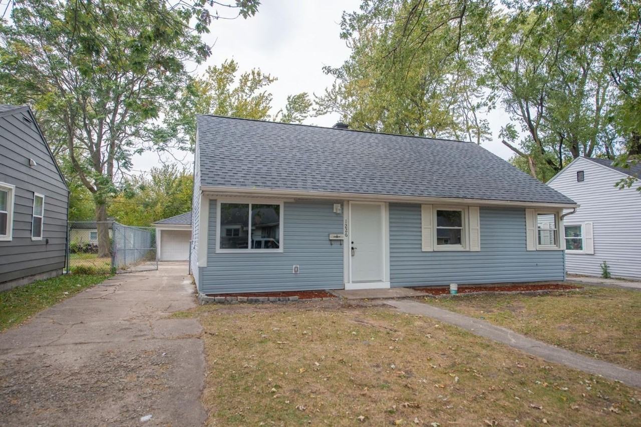 1226 Cass St - Photo 2 of 11