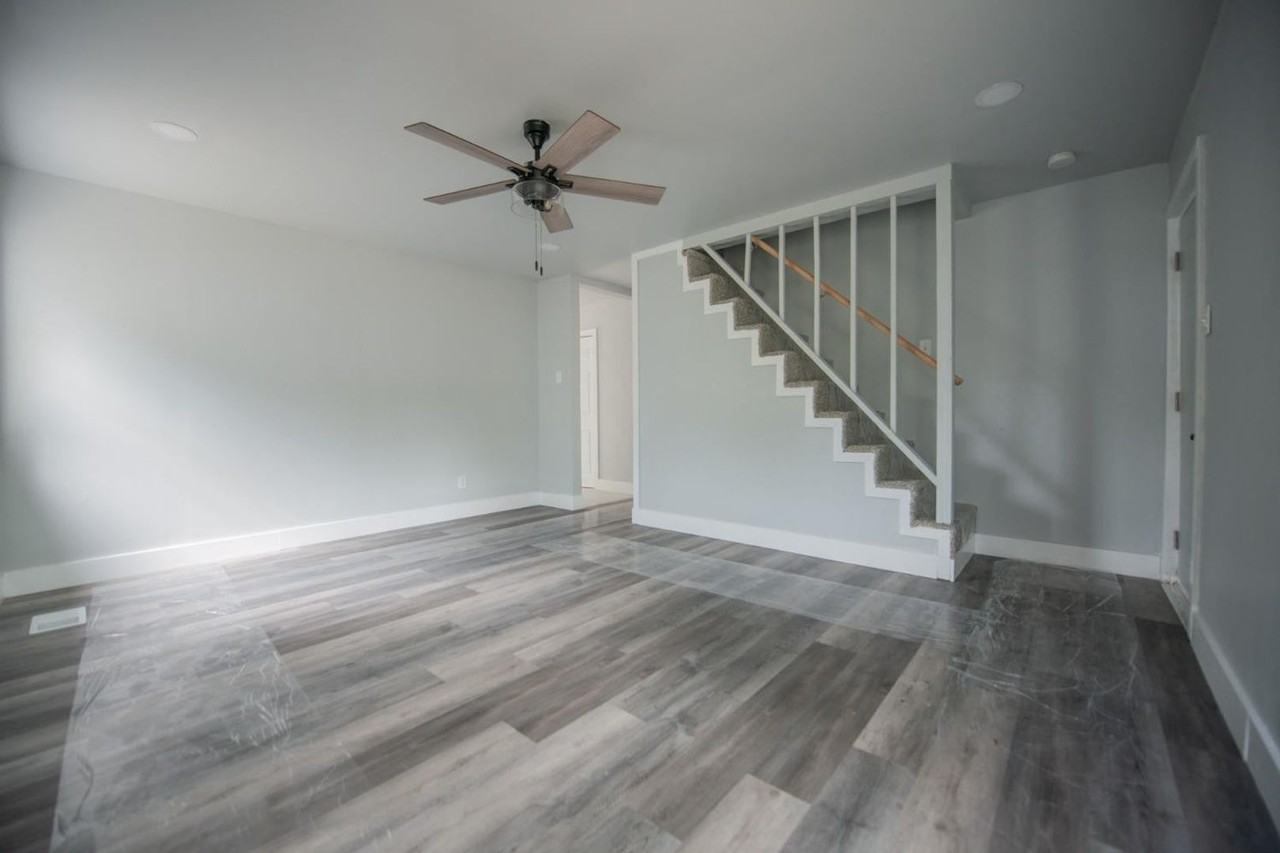 1226 Cass St - Photo 3 of 11