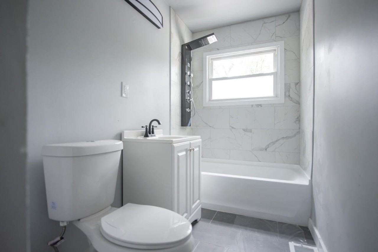 1226 Cass St - Photo 5 of 11