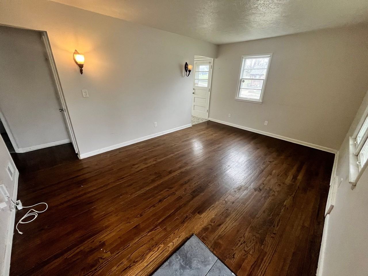 2537 S 46th Ave - Photo 3 of 10