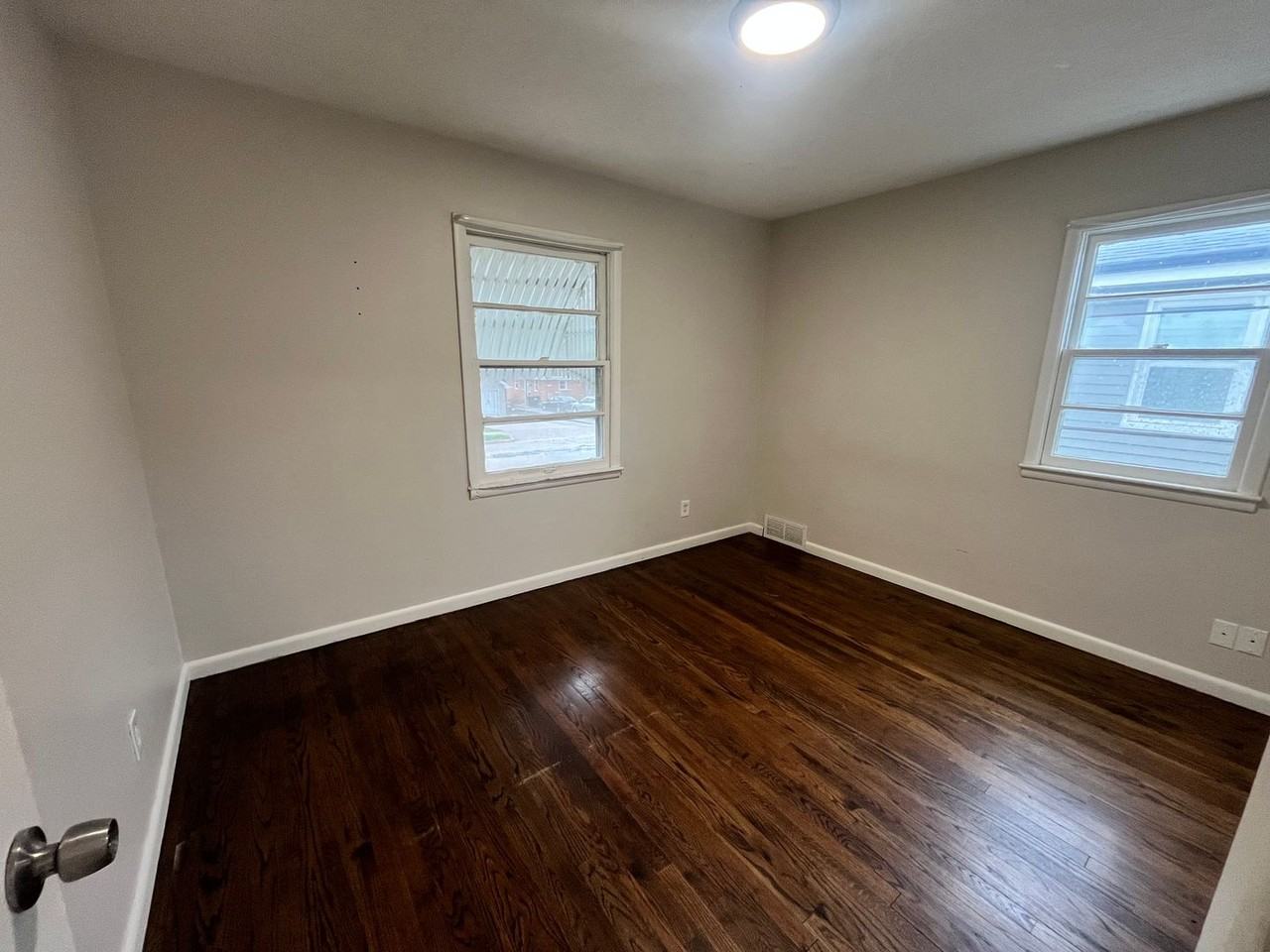 2537 S 46th Ave - Photo 4 of 10