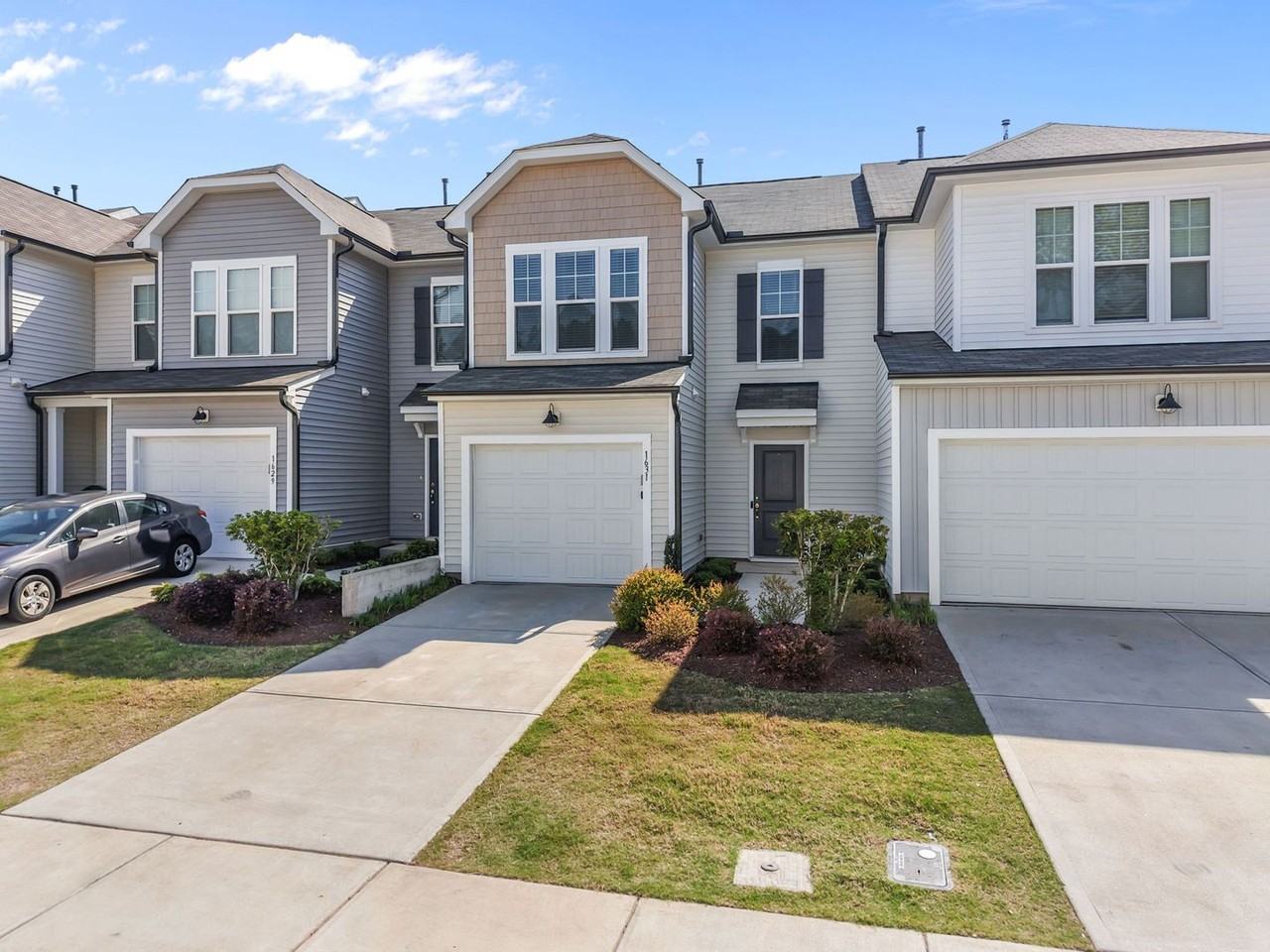 1631 Glacier Dr - Photo 4 of 50