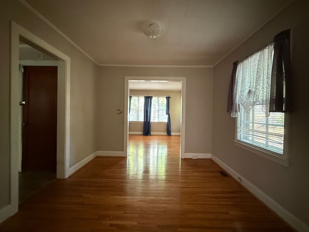 903 E Wade St - Photo 3 of 9