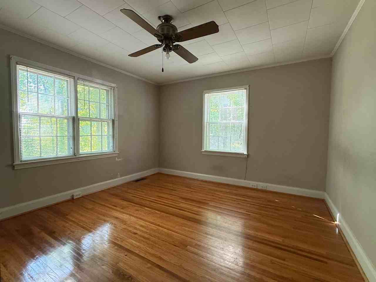 903 E Wade St - Photo 5 of 9