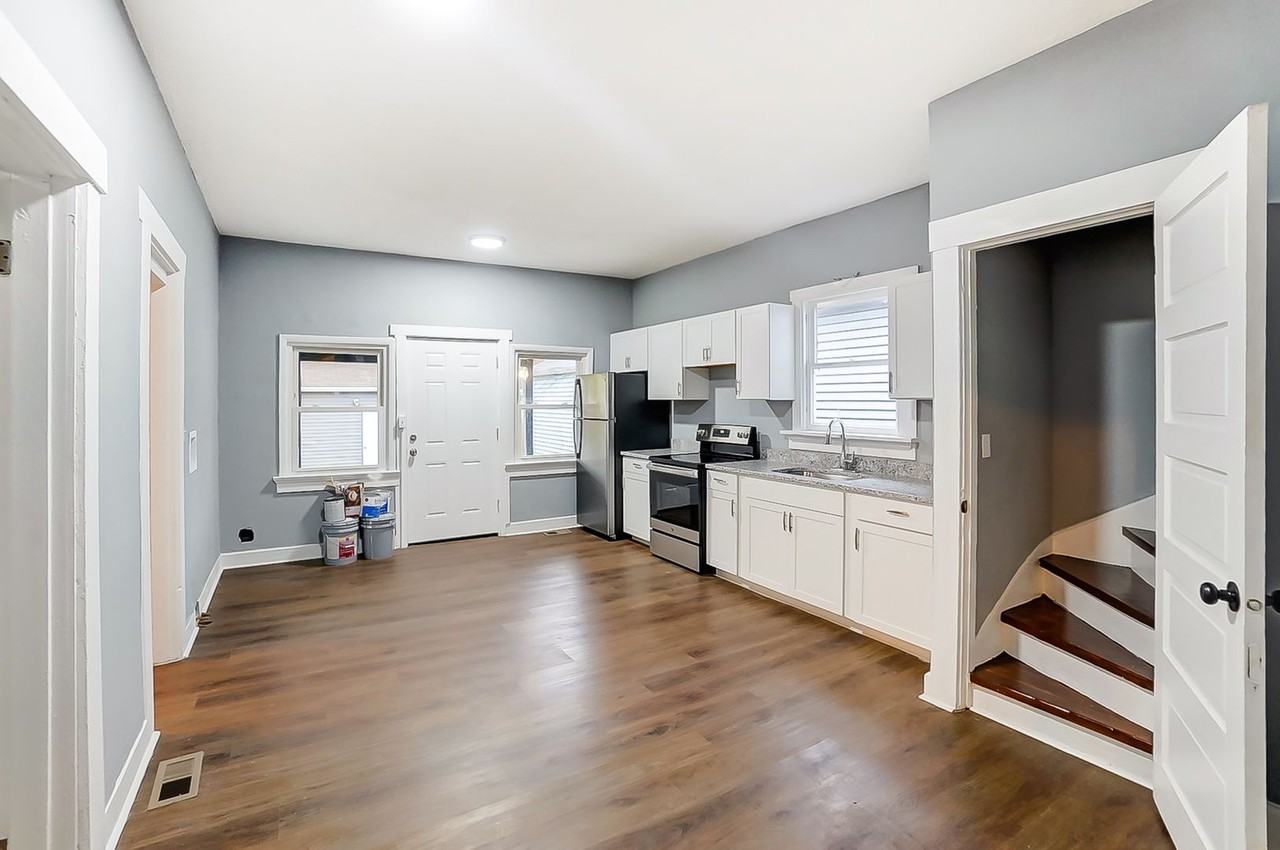 512 Troy St - Photo 7 of 30