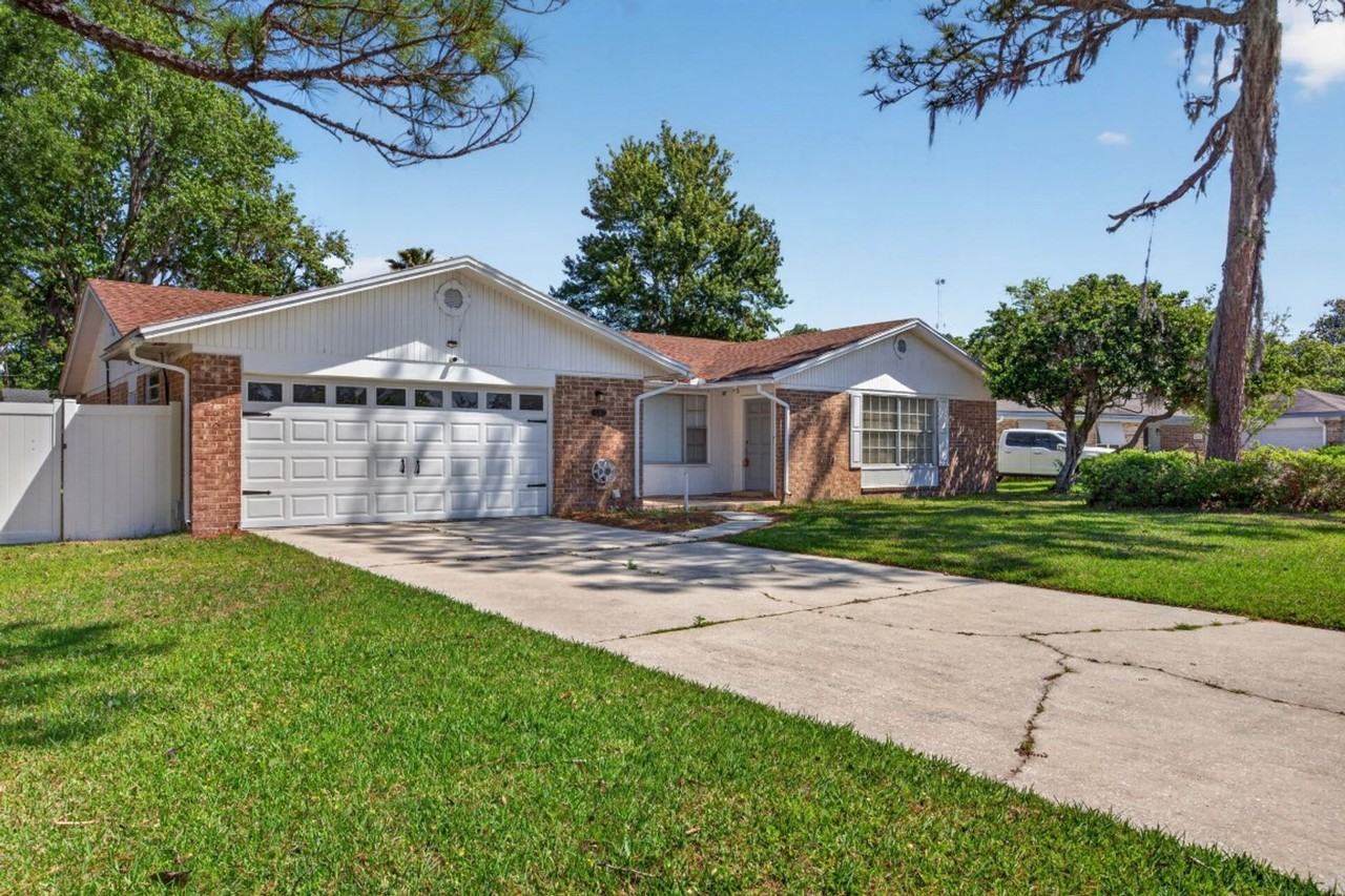 1680 Aspen Ct - Photo 3 of 35