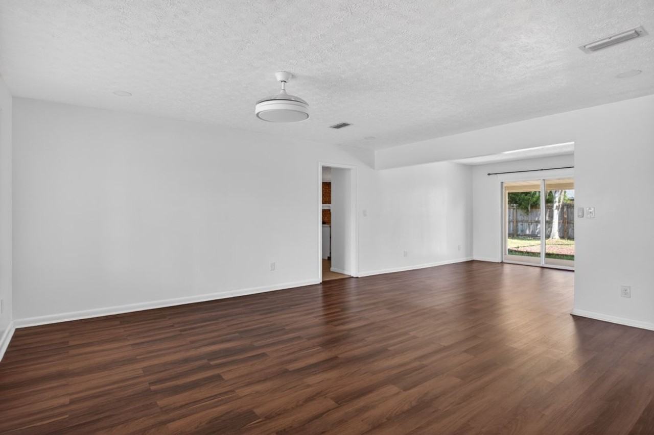 1680 Aspen Ct - Photo 5 of 35