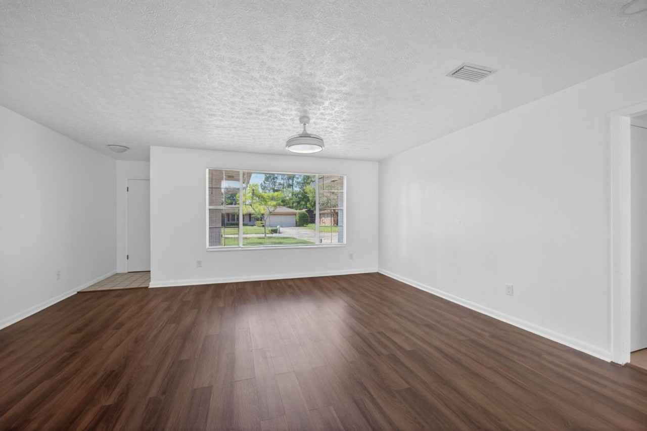 1680 Aspen Ct - Photo 6 of 35