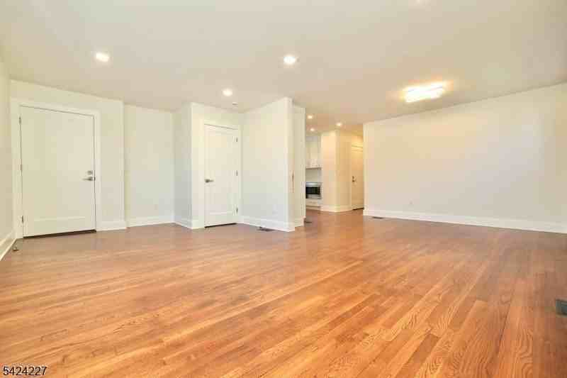 25 Sanford Ave 1st Fl #1 - Photo 3 of 24