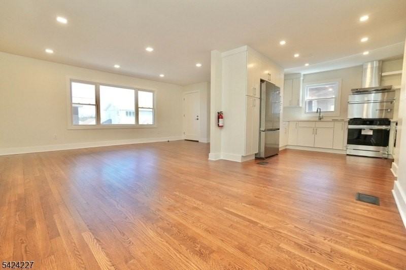 25 Sanford Ave 1st Fl #1 - Photo 4 of 24