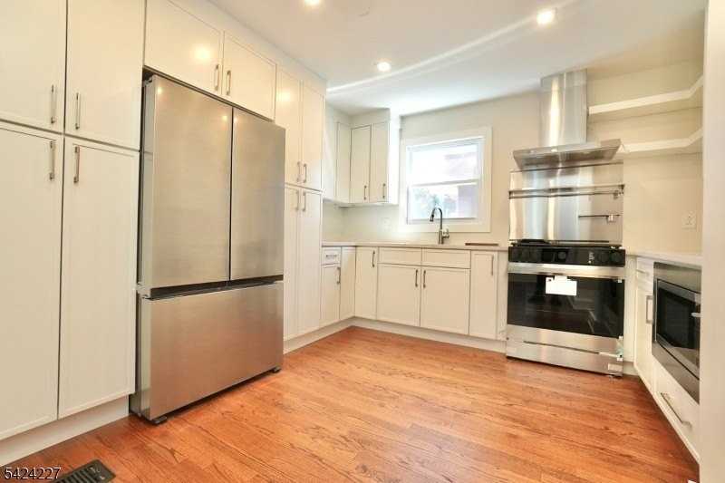 25 Sanford Ave 1st Fl #1 - Photo 7 of 24