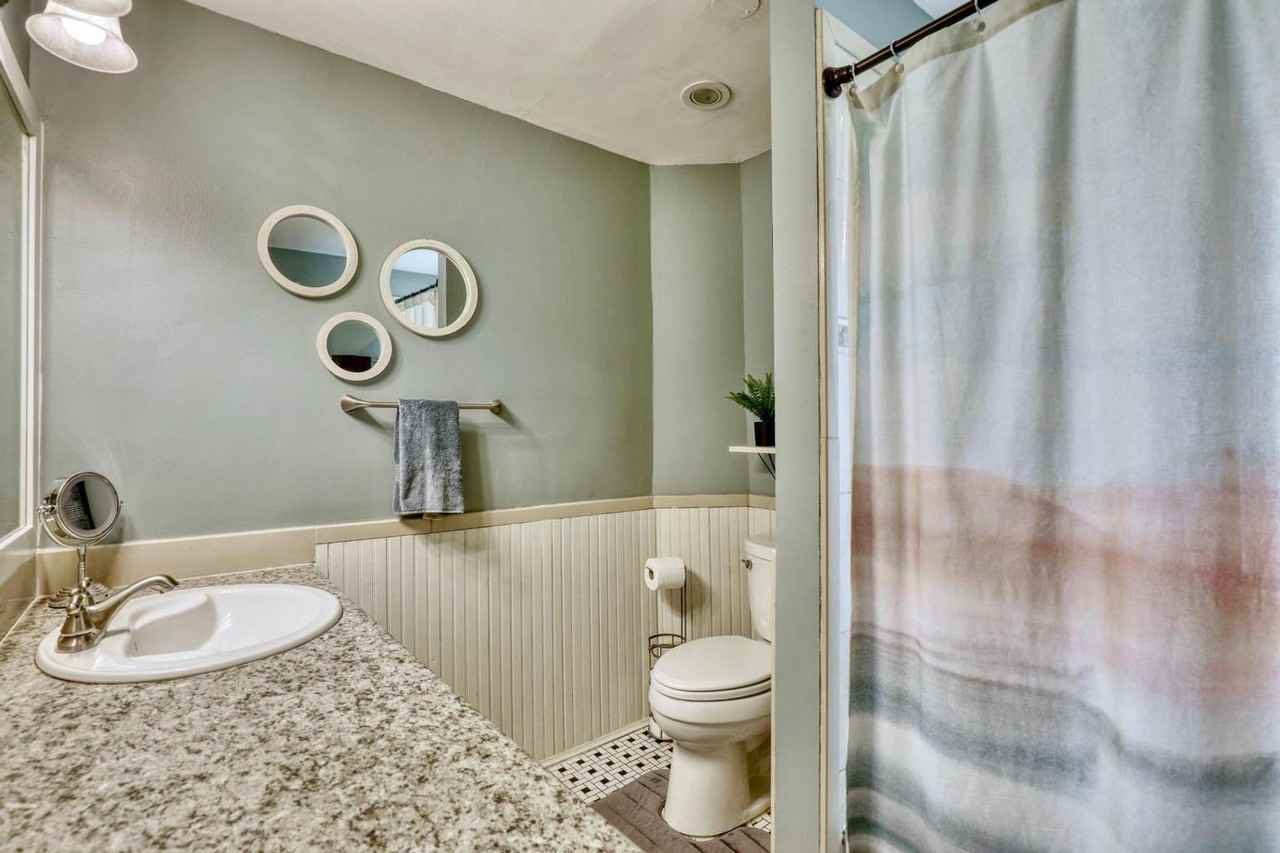 1621 N Van Buren St - Photo 4 of 22