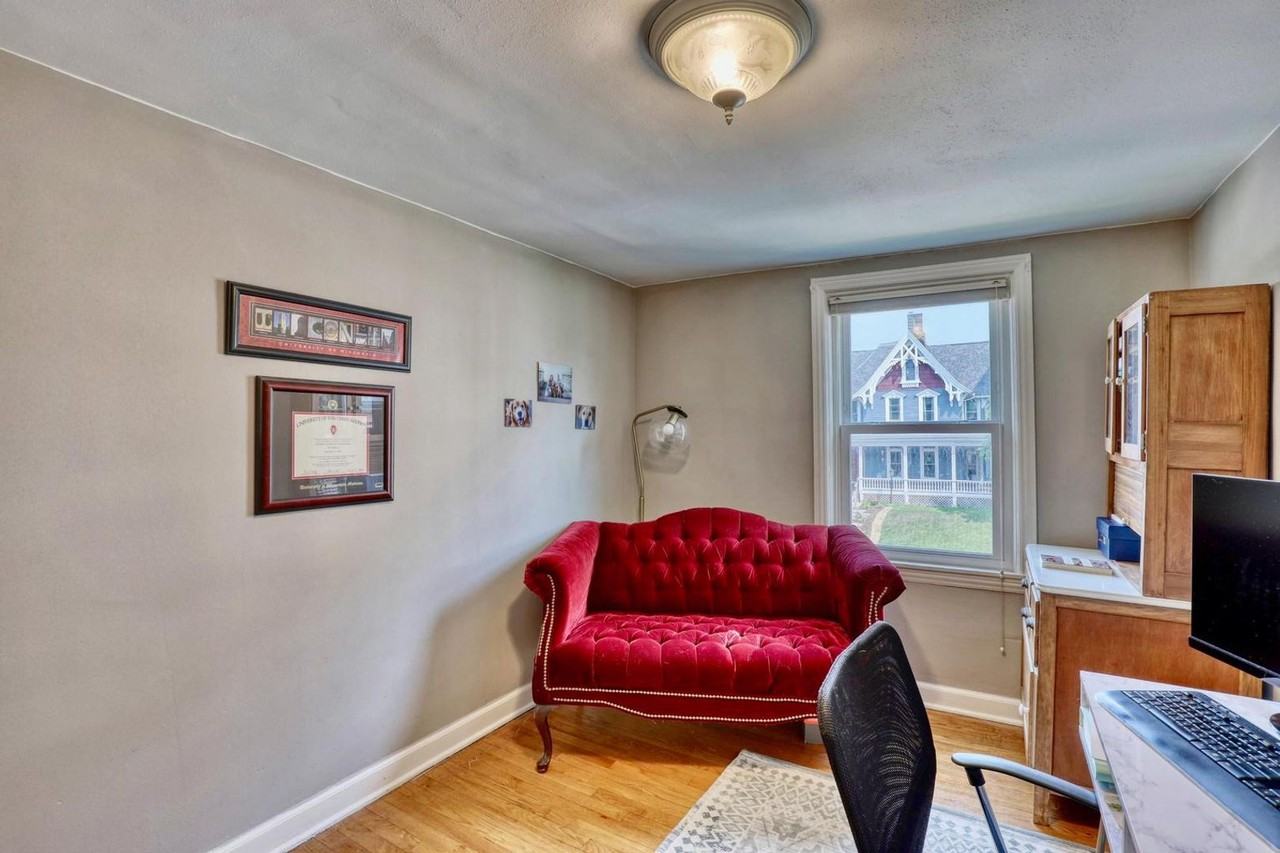 1621 N Van Buren St - Photo 6 of 22