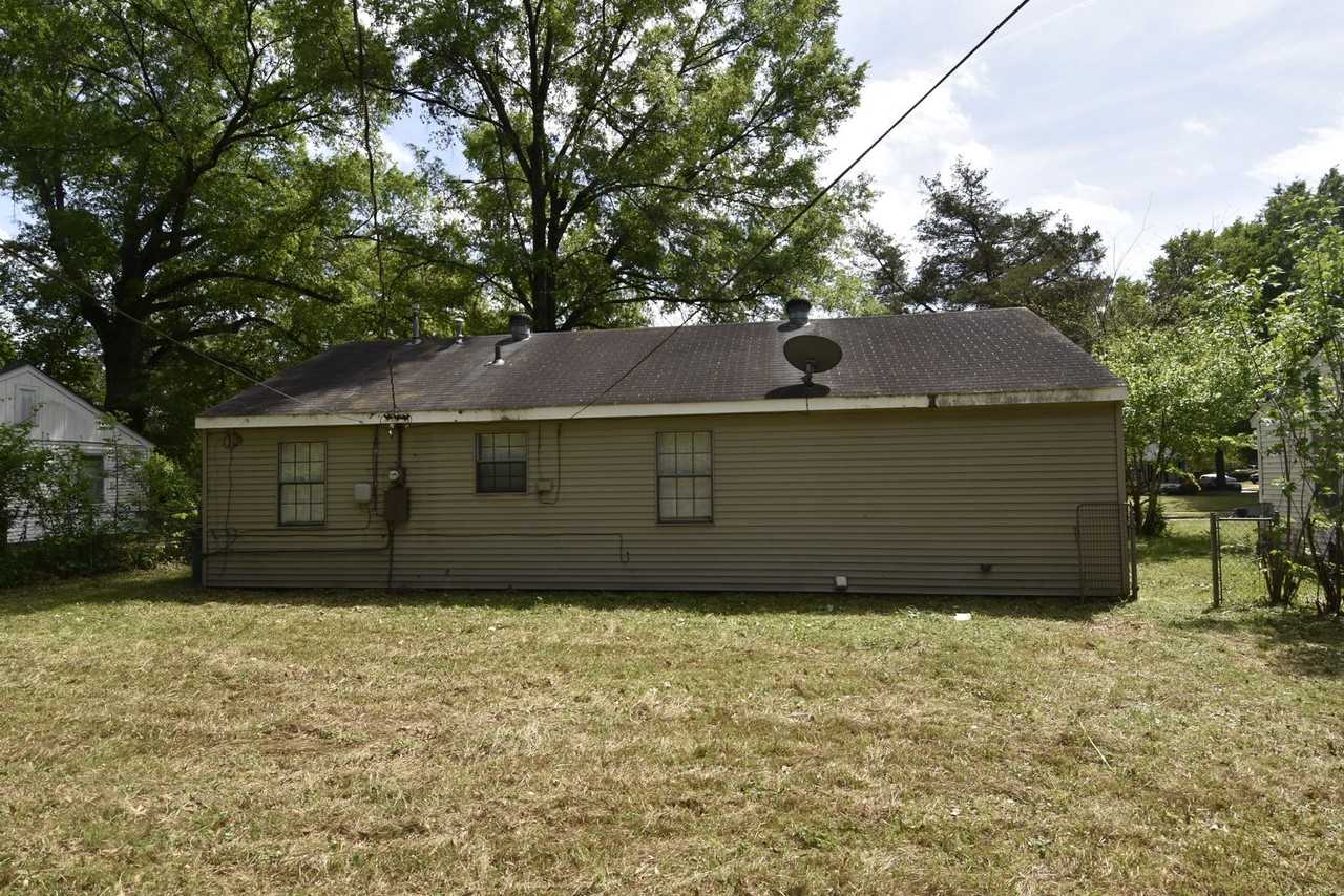 4374 Shelbourne Dr - Photo 3 of 4