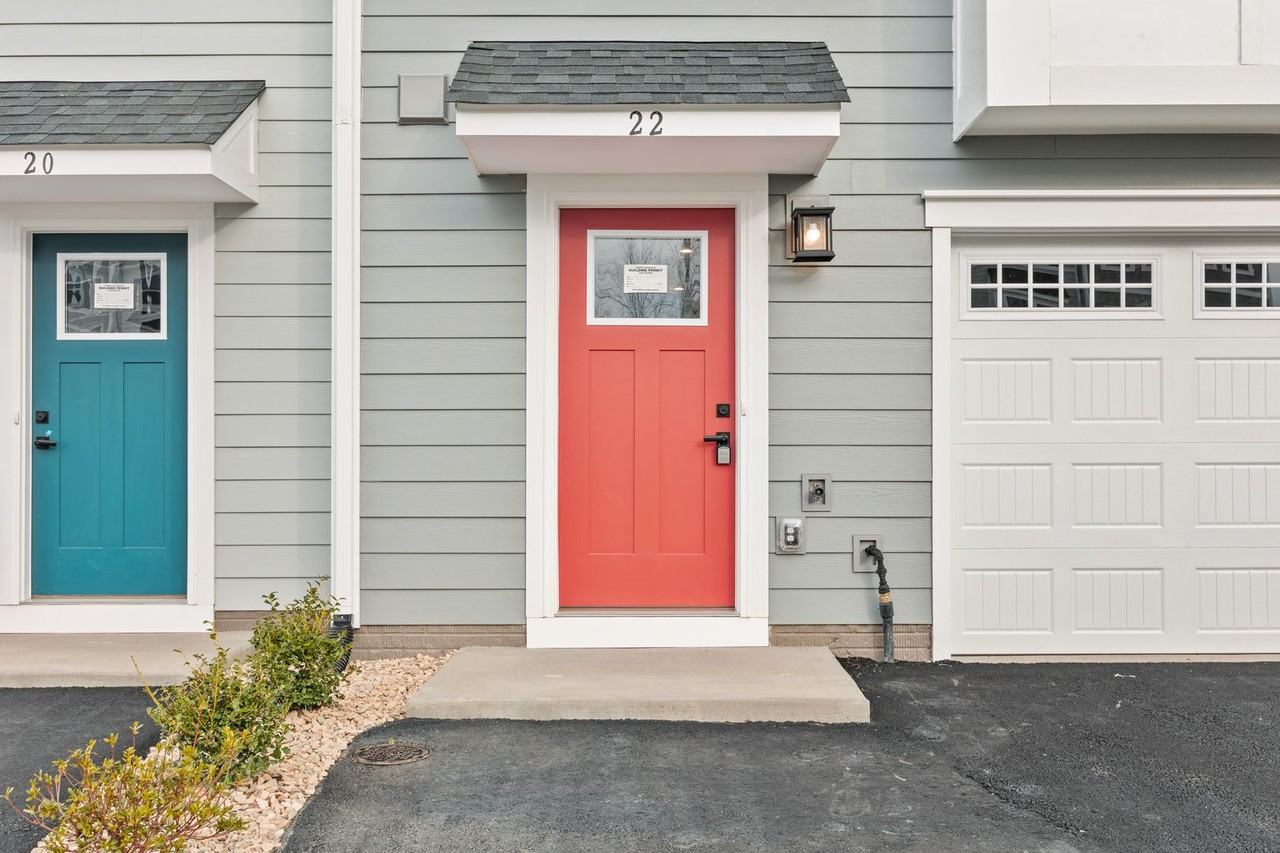 22 Iron Horse Ln - Photo 2 of 35