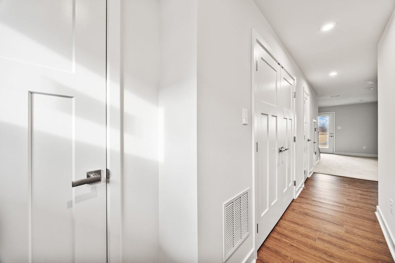 22 Iron Horse Ln - Photo 3 of 35