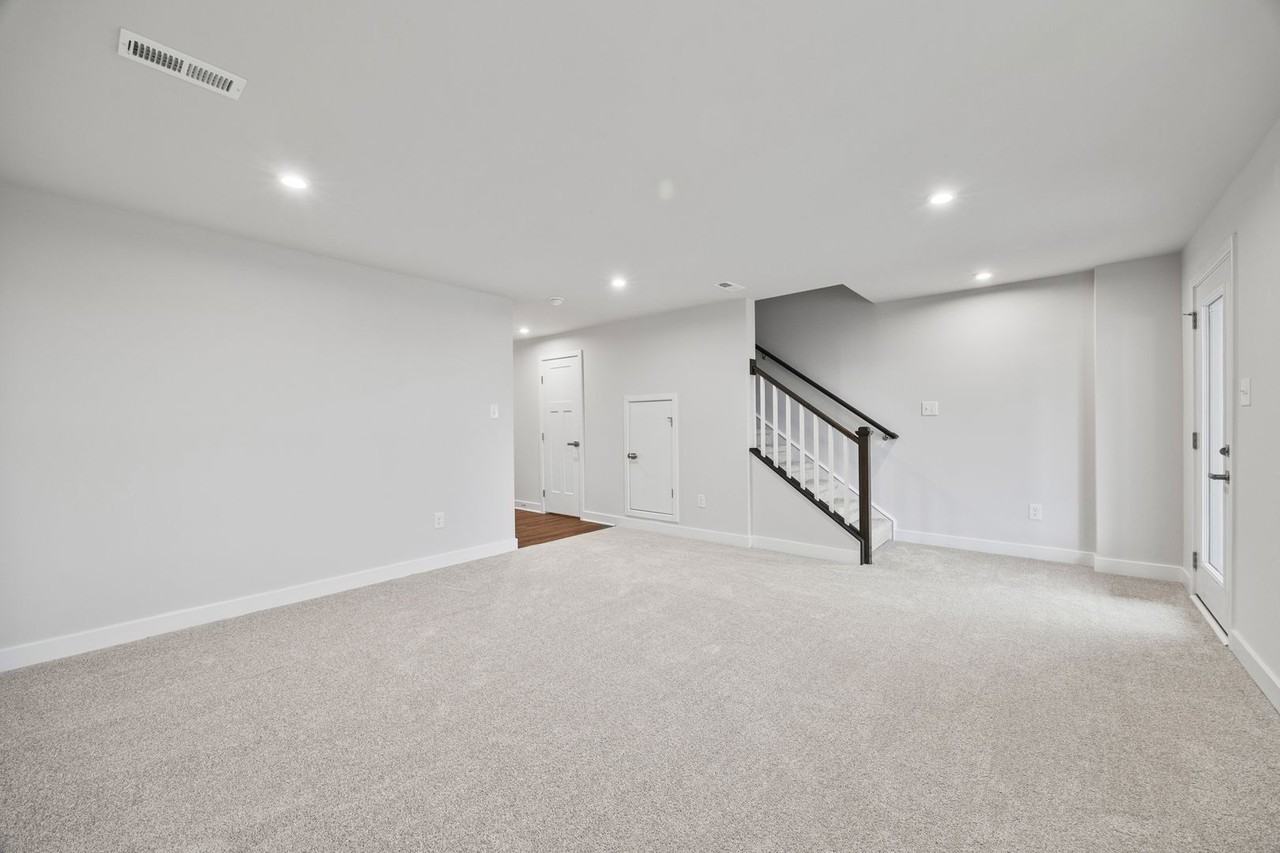 22 Iron Horse Ln - Photo 5 of 35