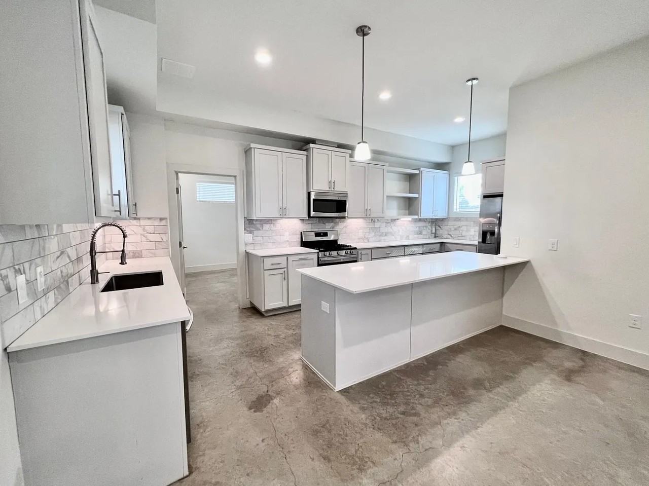 6913 Meador Ave - Photo 3 of 30