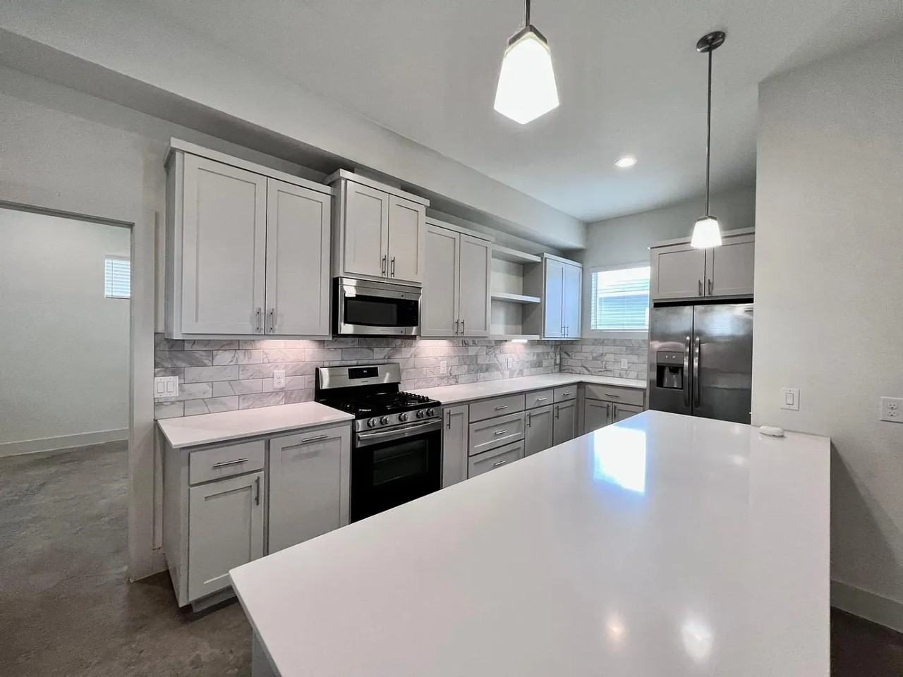 6913 Meador Ave - Photo 4 of 30