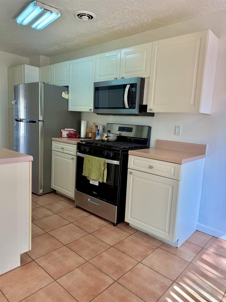 3515 Charles Ct - Photo 4 of 12