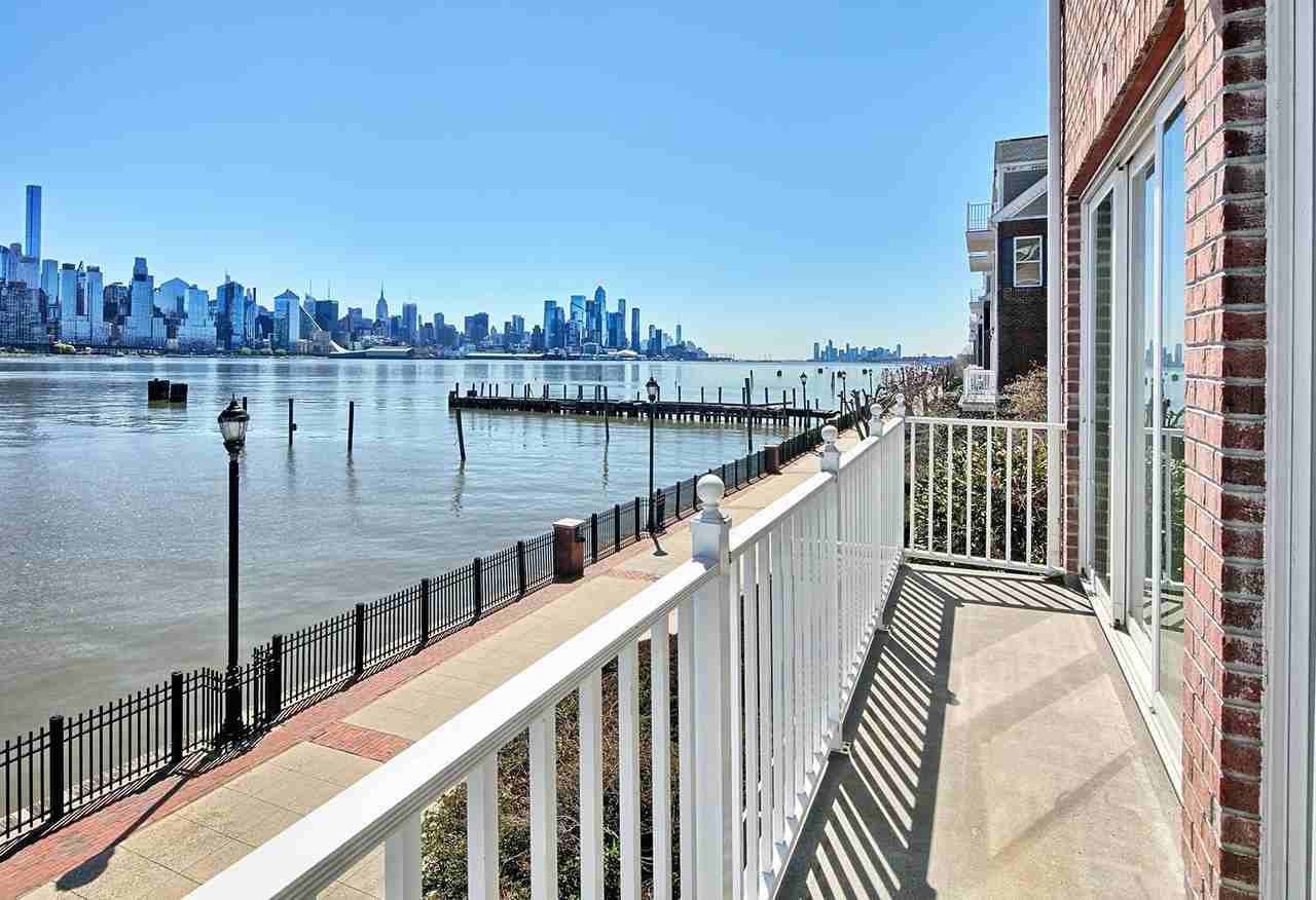 470 Buffalo Ct - Photo 3 of 34