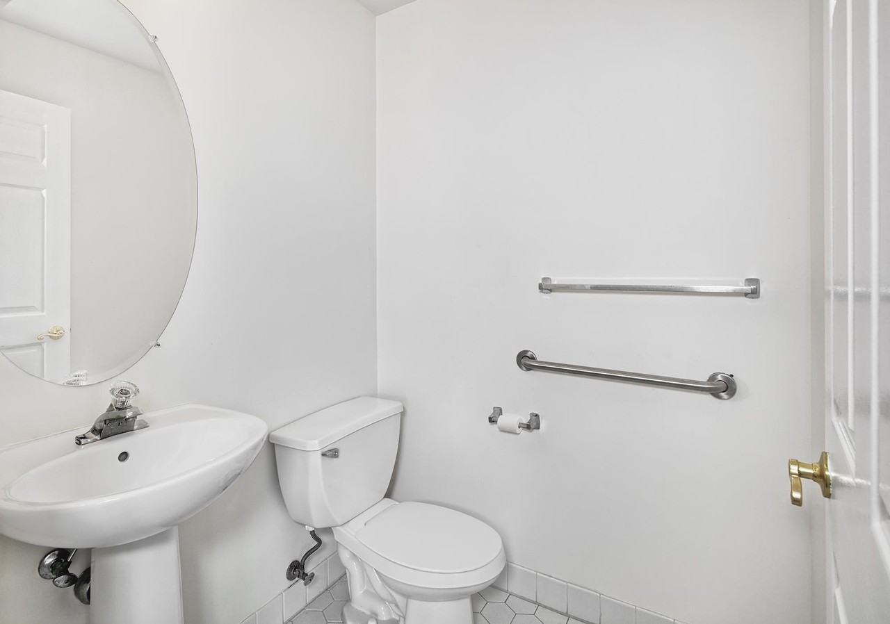 470 Buffalo Ct - Photo 6 of 34