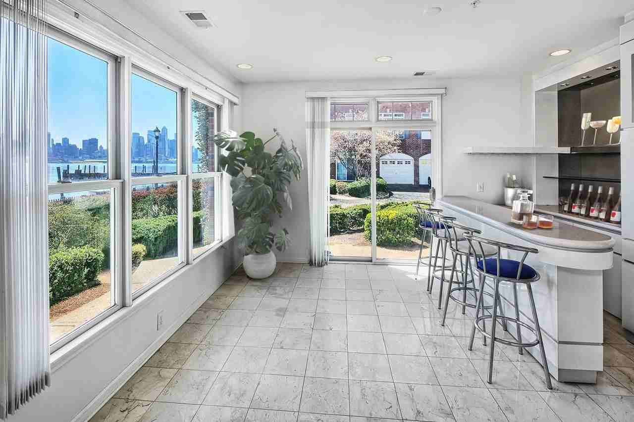 470 Buffalo Ct - Photo 7 of 34